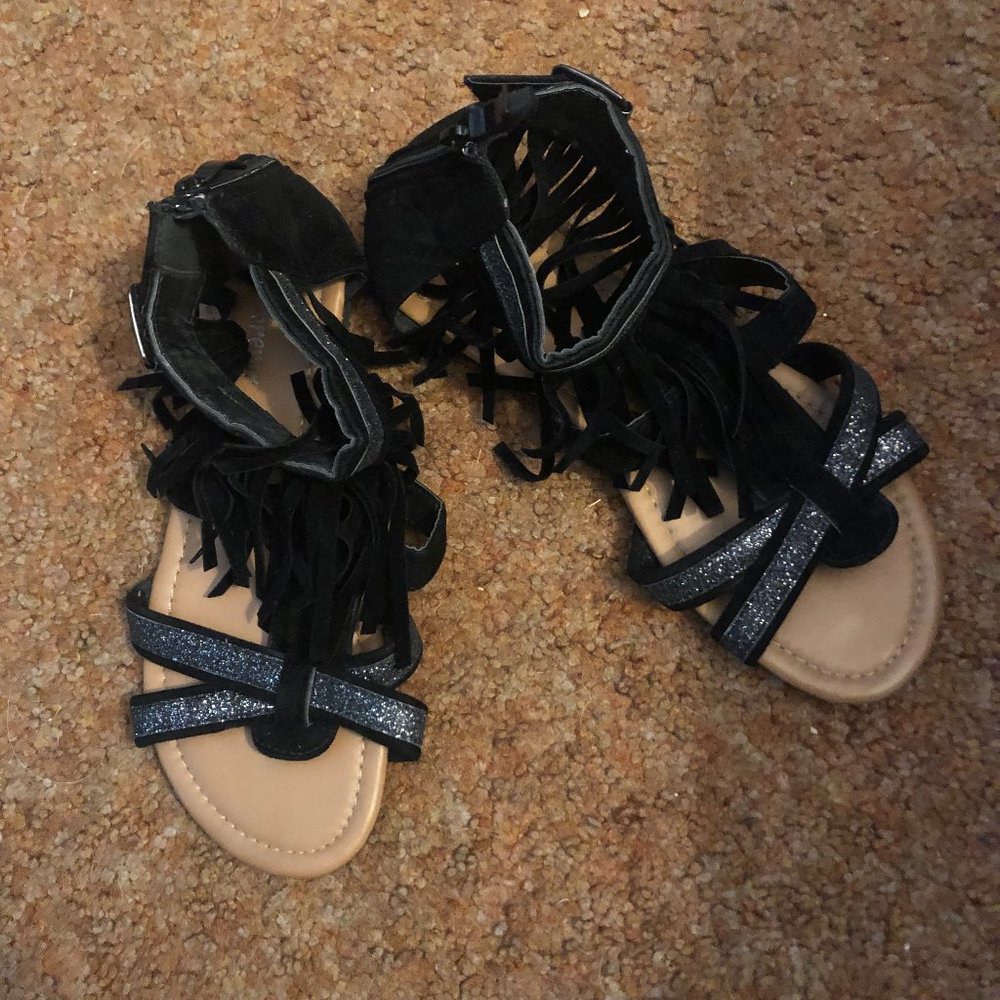 Fringe Forever 21 EUC Gladiator Sandals Black faux Suede Size 7